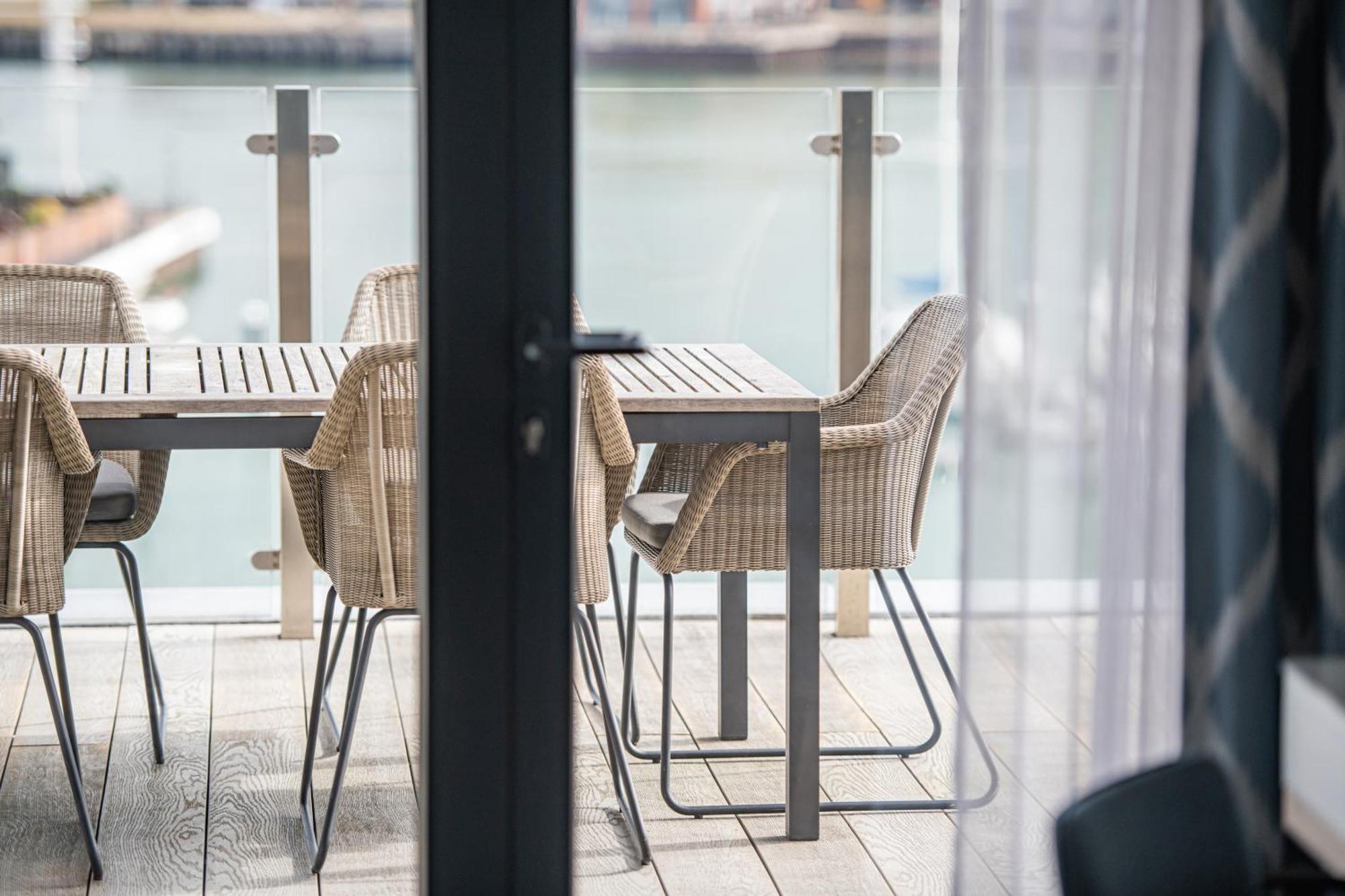 Harbour Hotel & Spa Саутхамптън Стая снимка The deck of a floating home