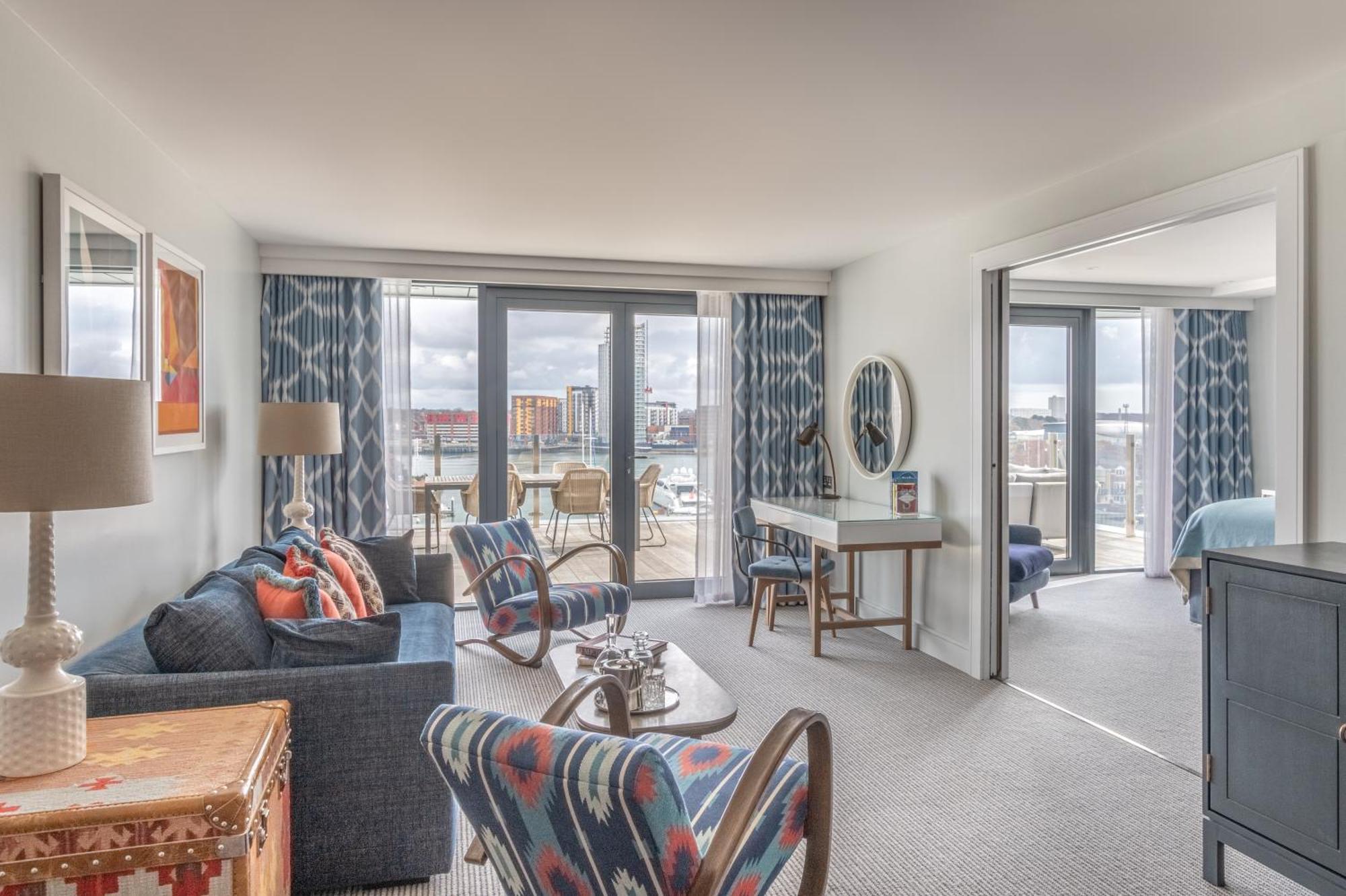 Harbour Hotel & Spa Саутхамптън Стая снимка A living room at The Drake