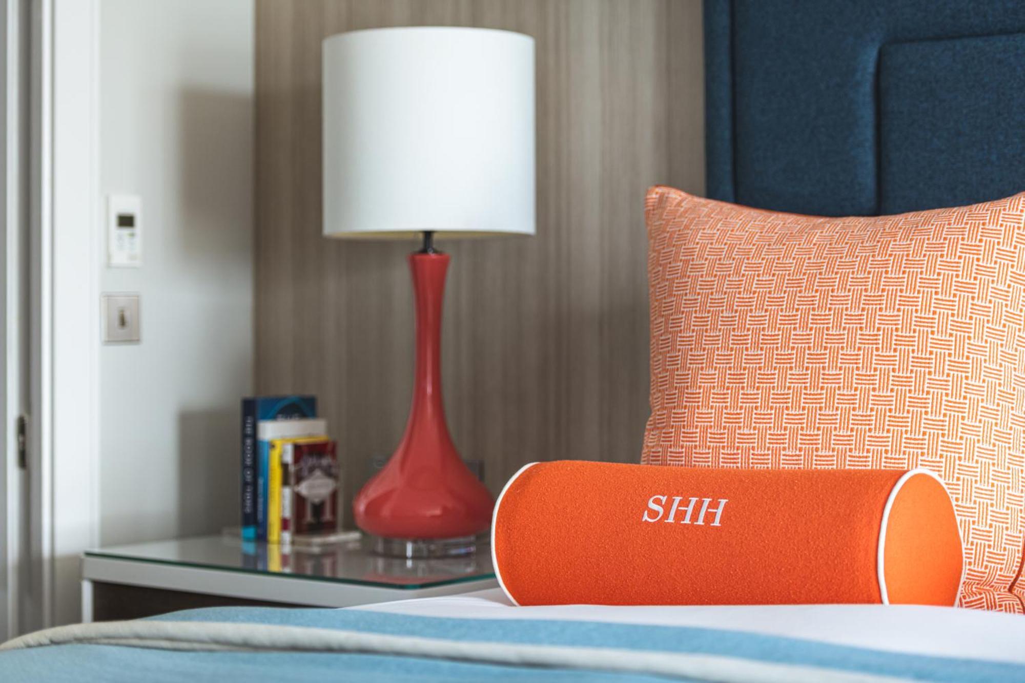 Harbour Hotel & Spa Саутхамптън Екстериор снимка A bolster pillow