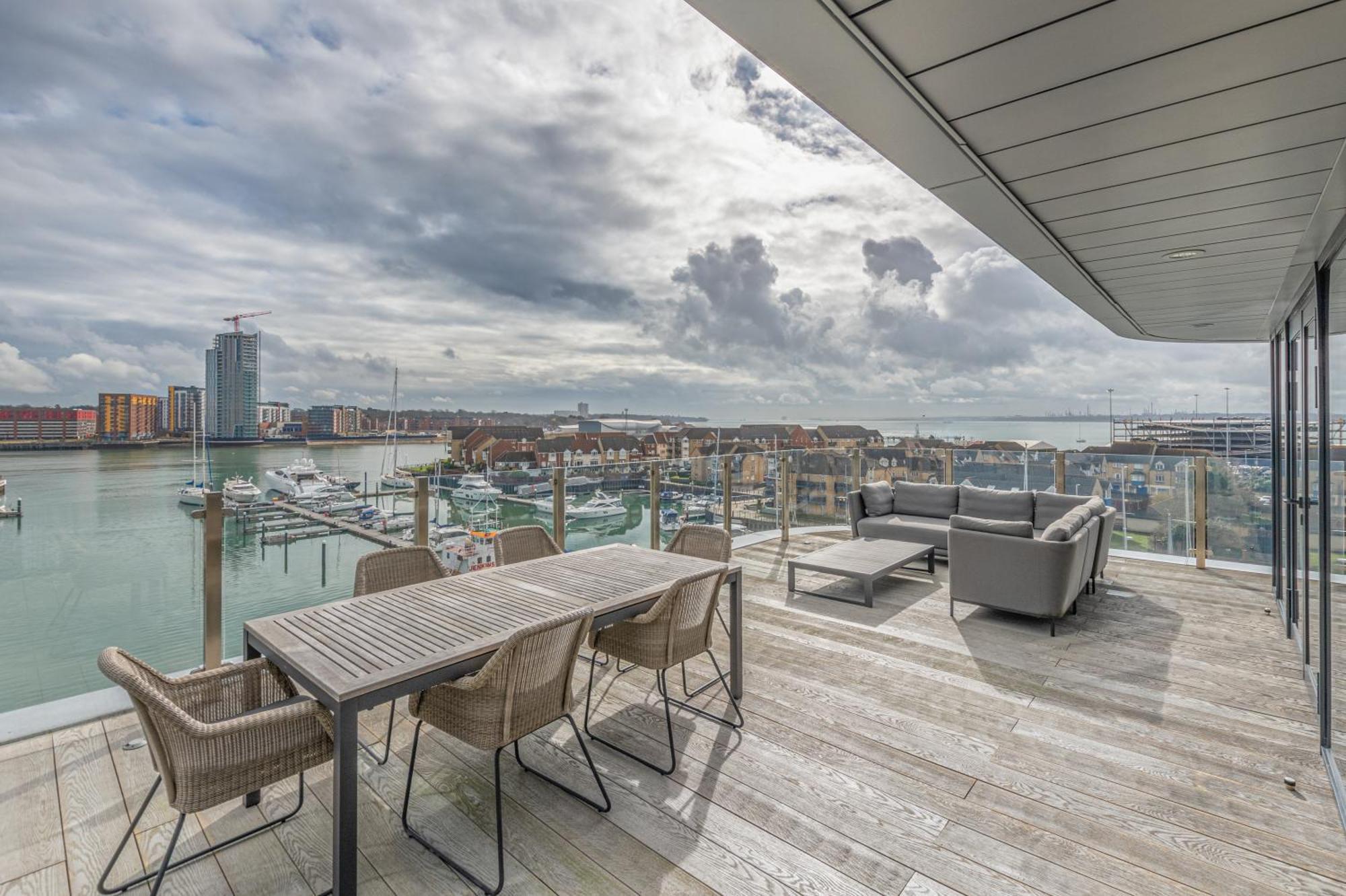 Harbour Hotel & Spa Саутхамптън Стая снимка The roof terrace at The Beacon