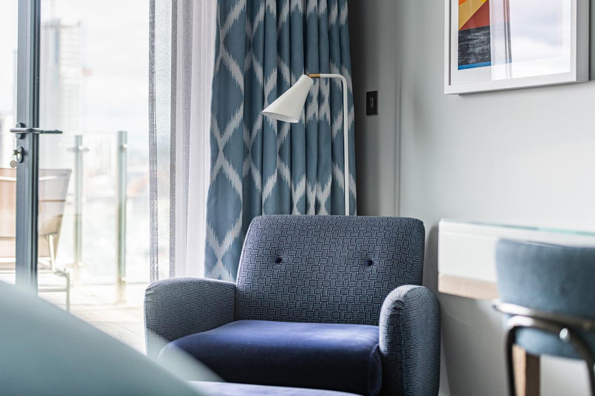 Harbour Hotel & Spa Саутхамптън Екстериор снимка A floor lamp