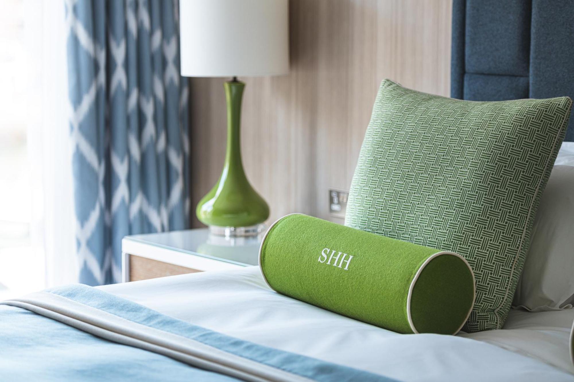 Harbour Hotel & Spa Саутхамптън Екстериор снимка A bolster pillow
